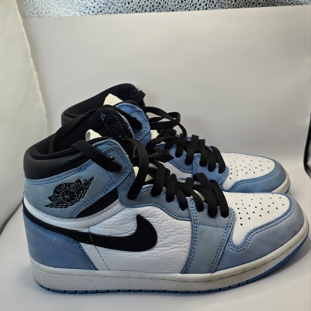 Stylish Blue and White High-Top Sneakers - Picture 8 of 8